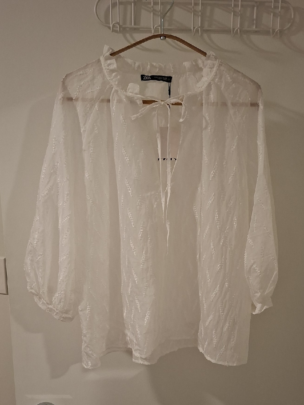 NWT Zara White Sheer Embroidered Flowy Puff Sleeve Boho Peasant Blouse (Size S)
